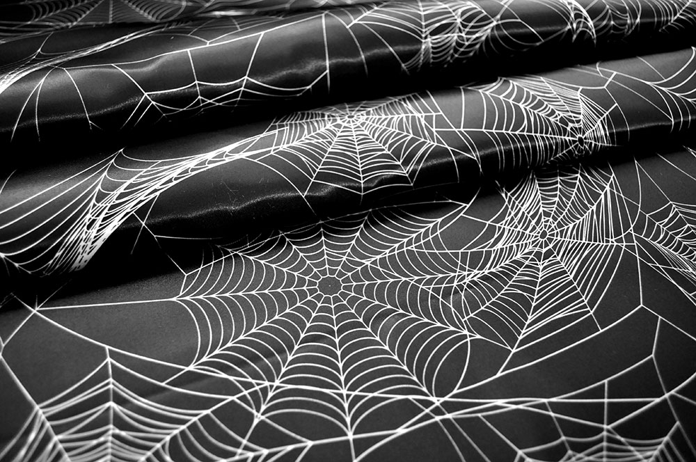Satin - Spinnennetze Allover 