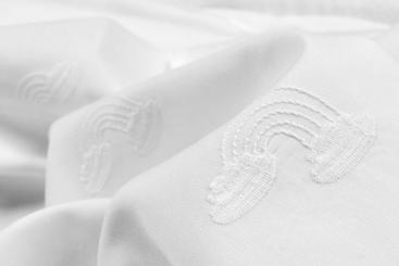 Baumwollstoff bestickt - Regenbogen 