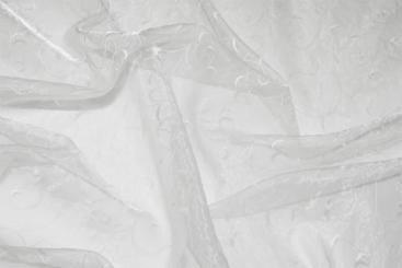 Organza Stoff mit Ranke bestickt Weiß