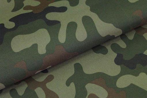 Drapierter Polyester-Stoff mit Camouflage-Design