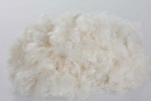 Wollflocken zum Dekorieren und Filzen