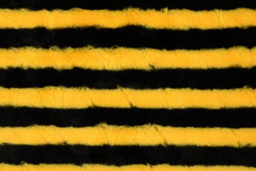 Gelber Flausch-Fleece mit schwarzen Streifen