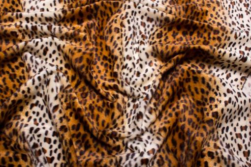 Kurzfellimitat mit Muster