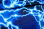 Hochelastischer Bekleidungsstoff mit imposantem Blitz-Motiv auf nachtblauem Untergrund