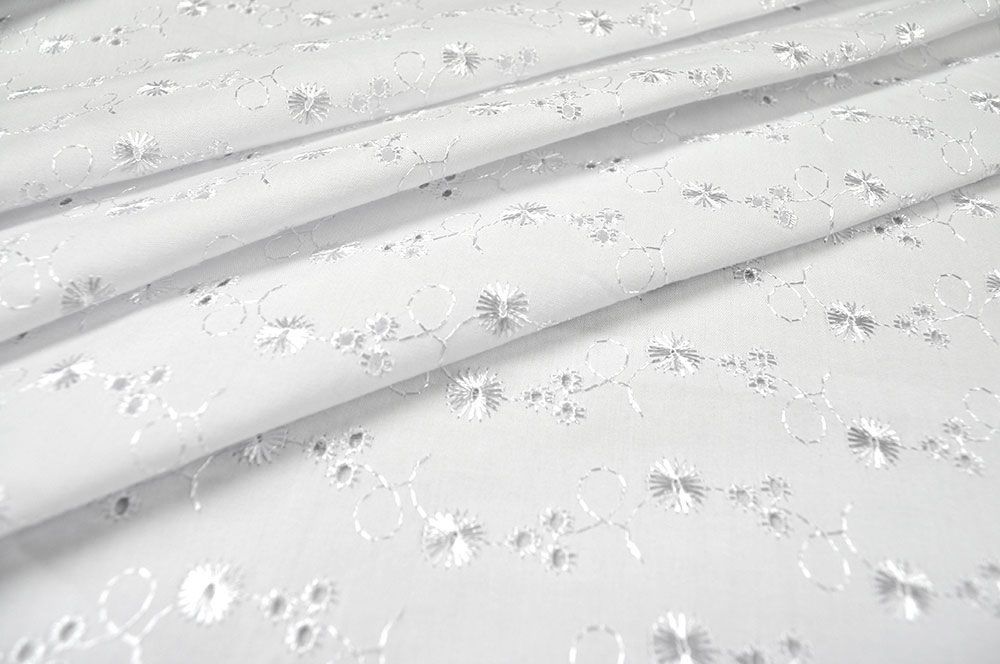 Bekleidungsstoff - Lochstickerei Trachten-Ranken- Weiß - 1,0 Meter 