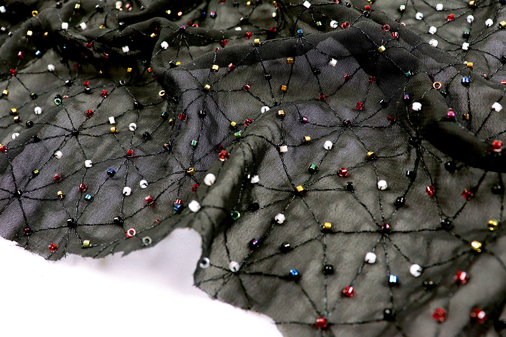 Bekleidungsstoff  - Perlenstickerei 