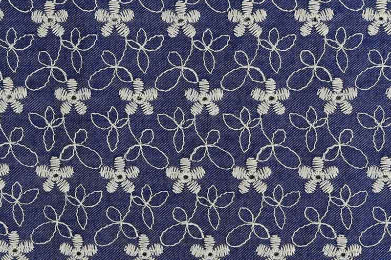 Jeans-Stoff bestickt - Blütenranken 