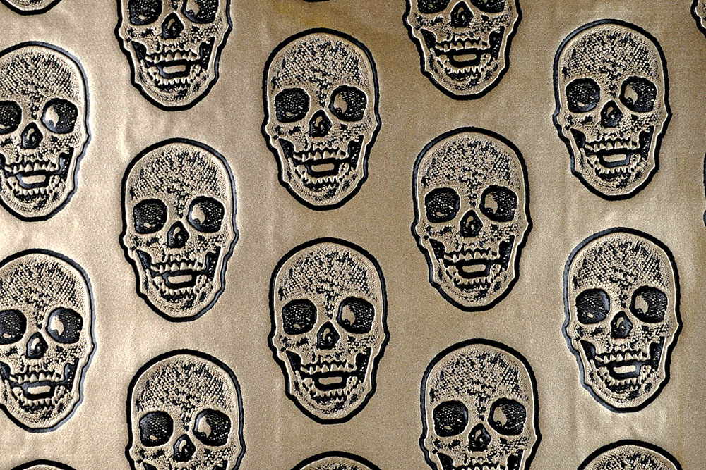 Kunstleder-Prägestoff - Totenköpfe - Gold 