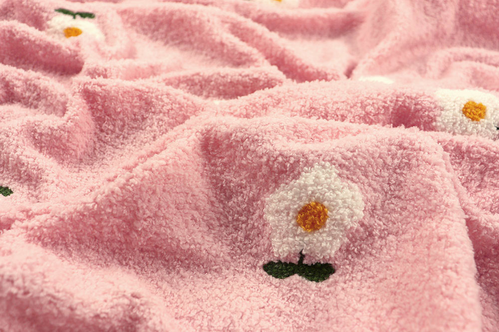 Flausch-Teddy bestickt - Blümchen 