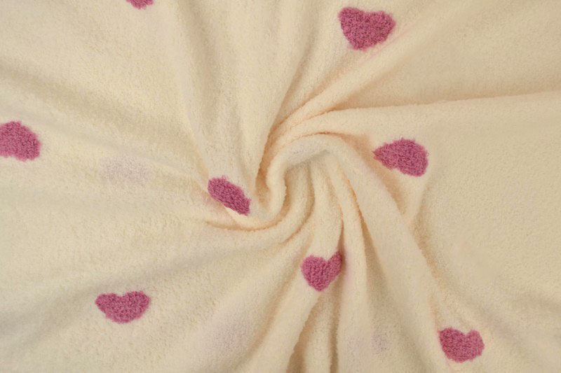 Flausch-Teddy bestickt - Herzchen 