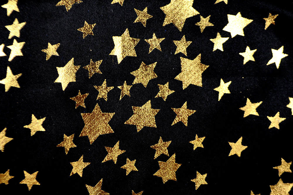 Satin - Glänzende Goldsterne Schwarz