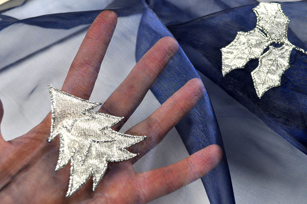 Organza - Weihnachtsstickerei 