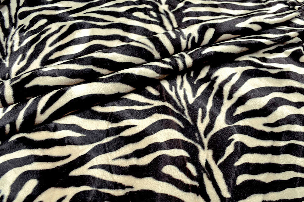 Fellimitat - Plüsch-Zebra - Schwarz/Creme 