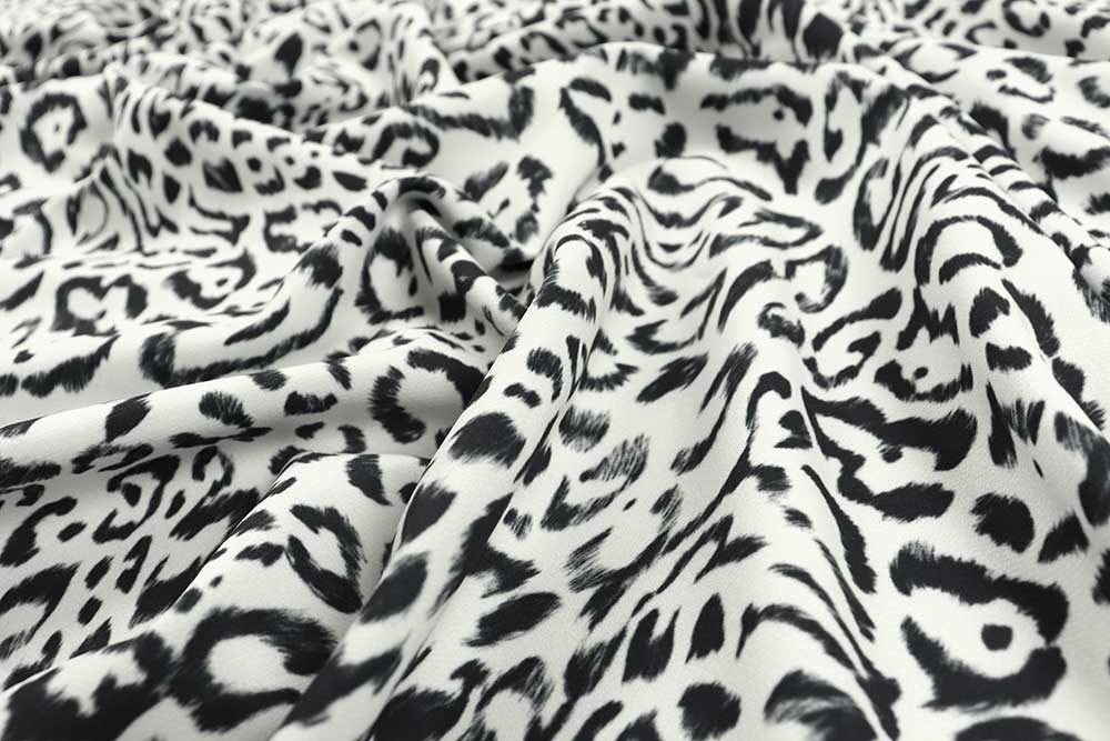 Sporty Stretch - Winter Leo 