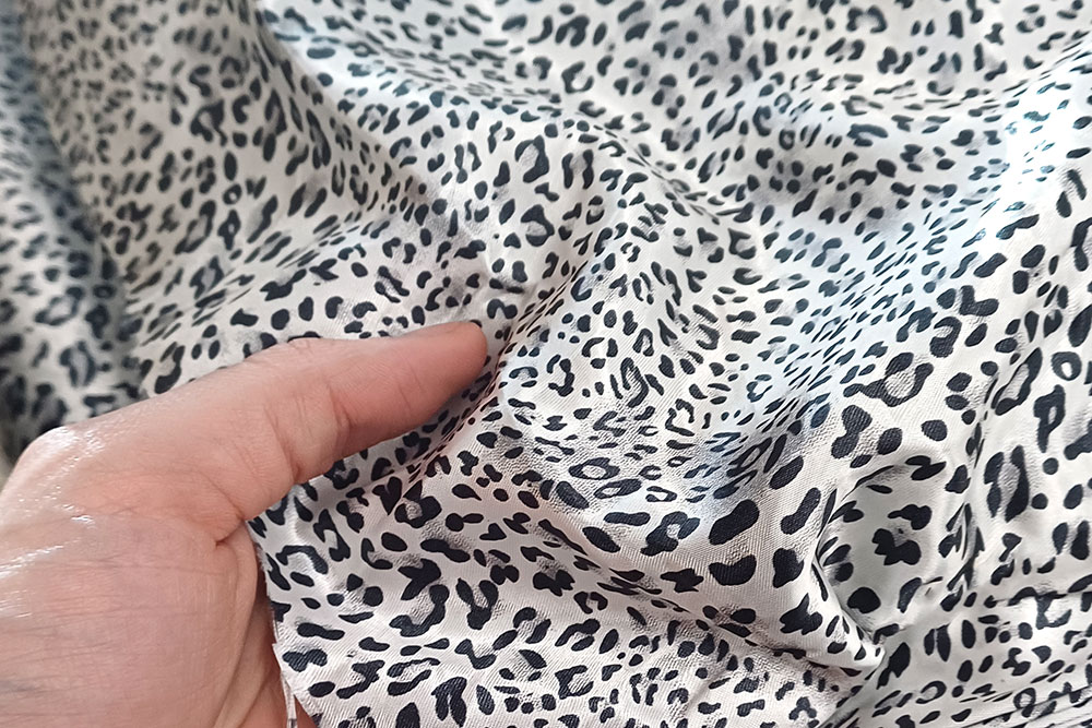 Satin - Schnee-Leopard 