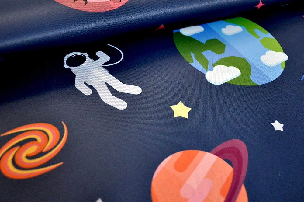 Blackout perm. schwer entflammbar - Flug durchs Weltall