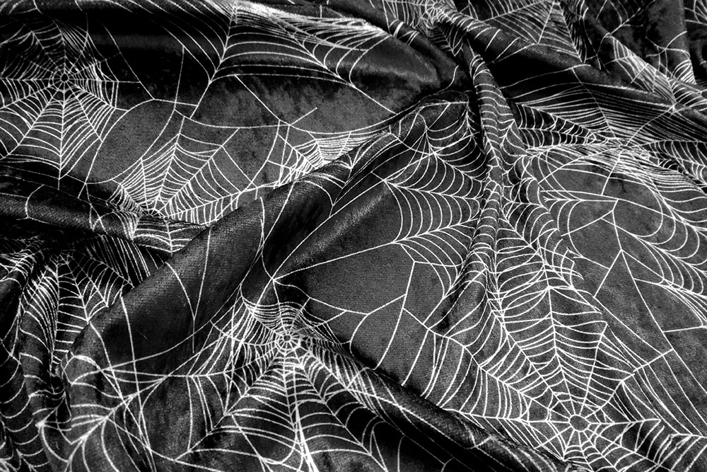 Pannesamt - Spinnennetze Allover