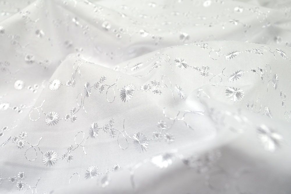 Bekleidungsstoff - Lochstickerei Trachten-Ranken- Weiß - 1,0 Meter