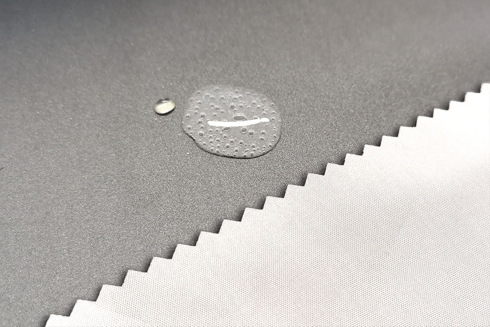 Outdoor-Sportstoff - reflektierend und wasserabweisend