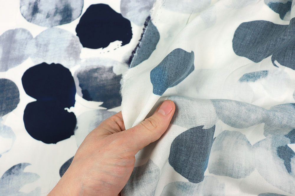 Viskosestoff - Indigo Petals