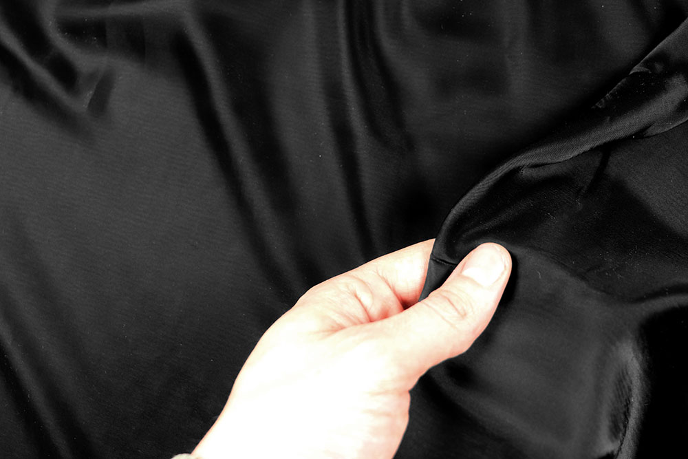 Futterstoff Seidenfeeling - Schwarz