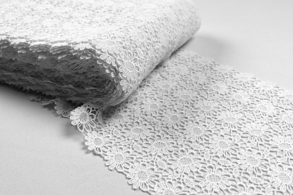 Spitzenborte - Blümchen - 18 cm - Weiß