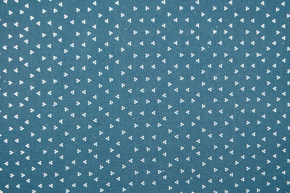 Baumwoll-Trachtenstoff - Hannas Tupfen - Alpenblau