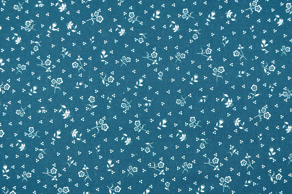 Baumwoll-Trachtenstoff - Emmas Blümchen - Alpenblau