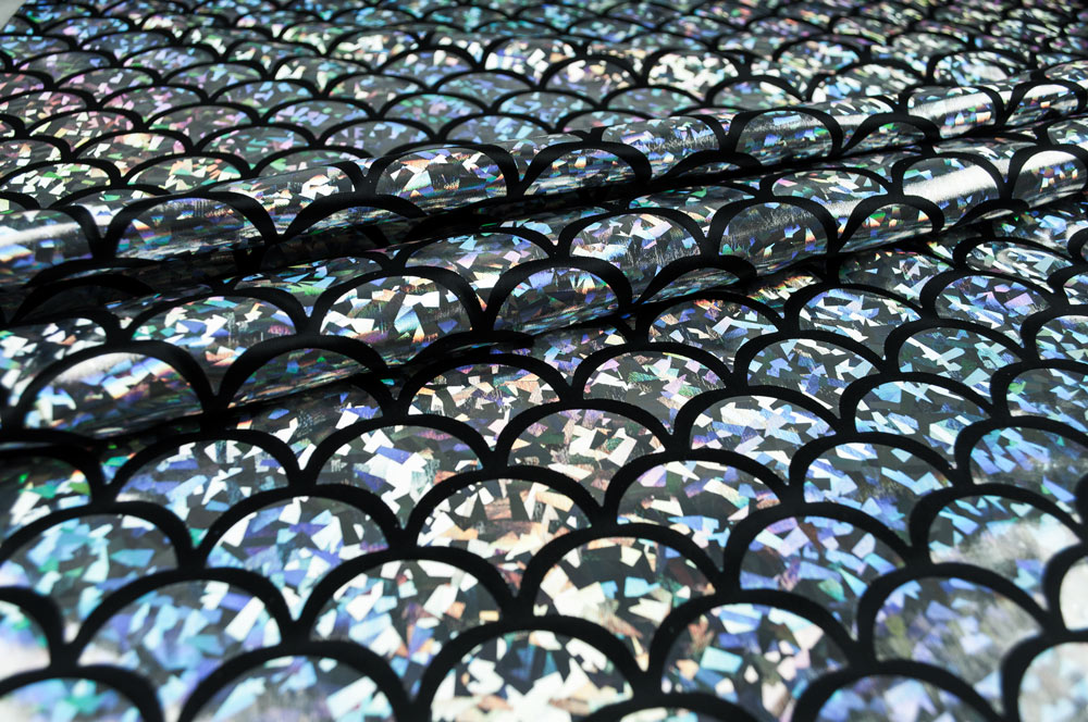 Hologramm Folienstoff Schuppe - Silber/Schwarz