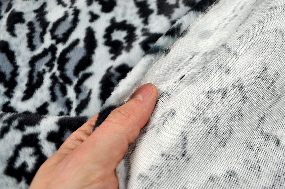 Flausch-Fleece - Fantasy-Leo - Grau