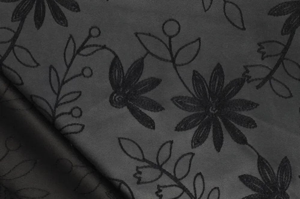 Kunstleder - Ranken-Stickerei