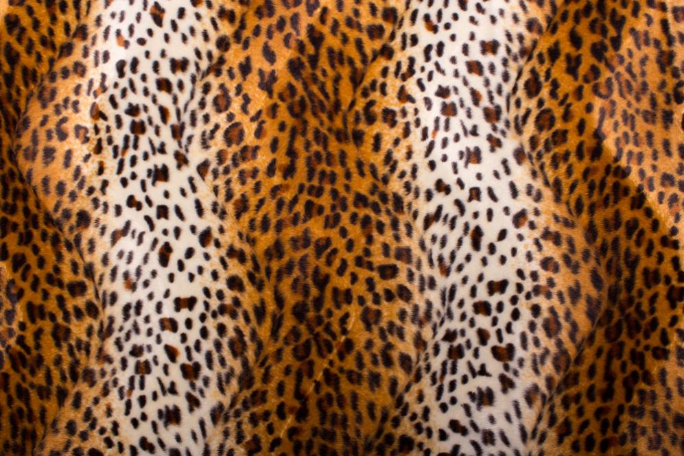 Kurzfellimitat mit Muster