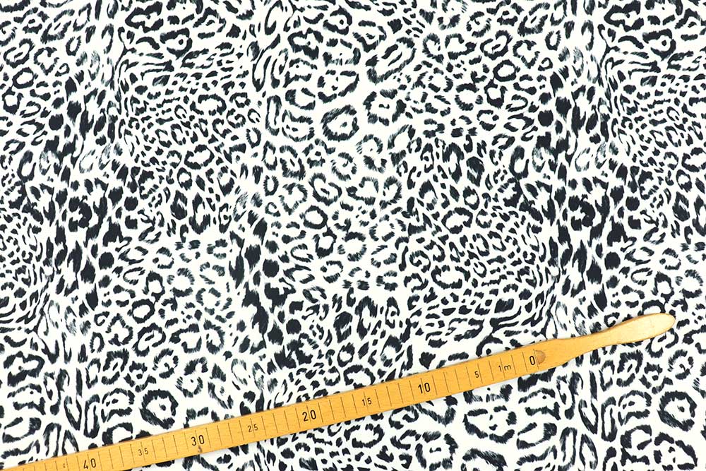 Sporty Stretch - Winter Leo