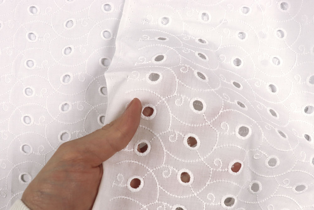 Baumwoll-Lochstickerei - Anna