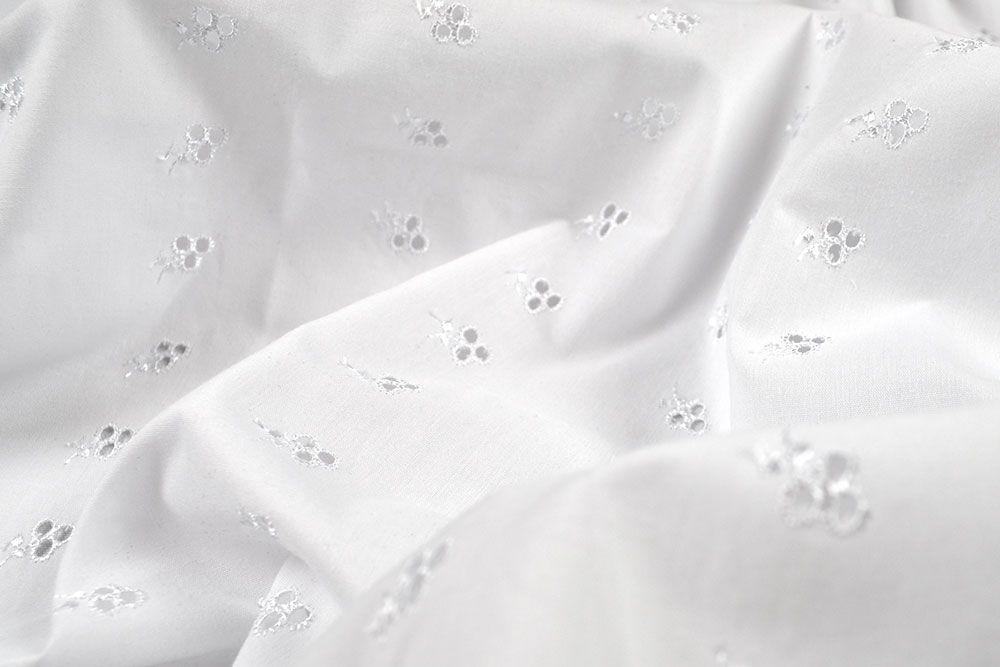 Bekleidungsstoff - Lochstickerei Trachten-Blümchen - Weiß