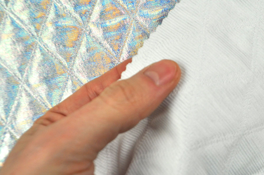 Hologramm-Steppstoff wattiert