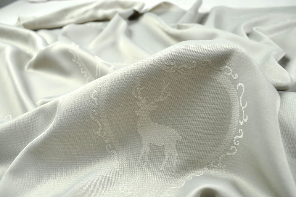 Dekostoff Herziger Hirsch - Trevira CS - Hellgrau/Creme