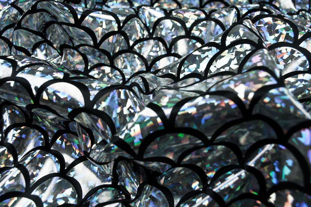Hologramm Folienstoff Schuppe - Silber/Schwarz