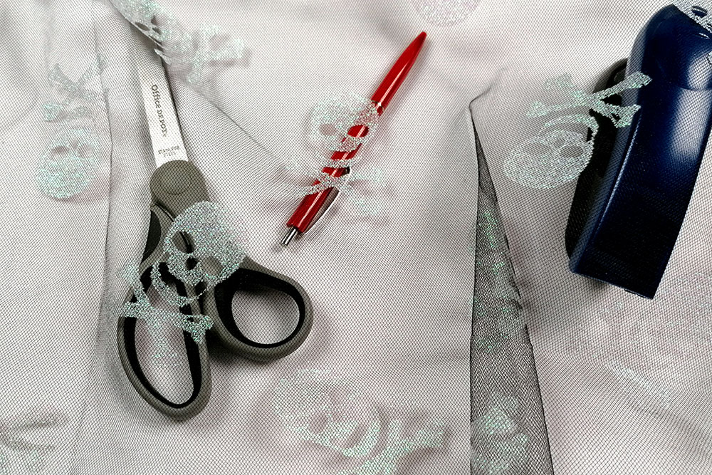 Tüll - Glitzer-Totenkopf