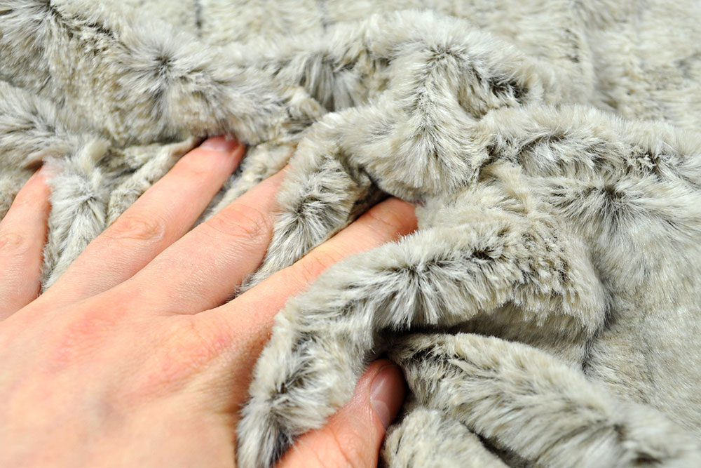 Helles Flauschkaninchen - Fellimitat