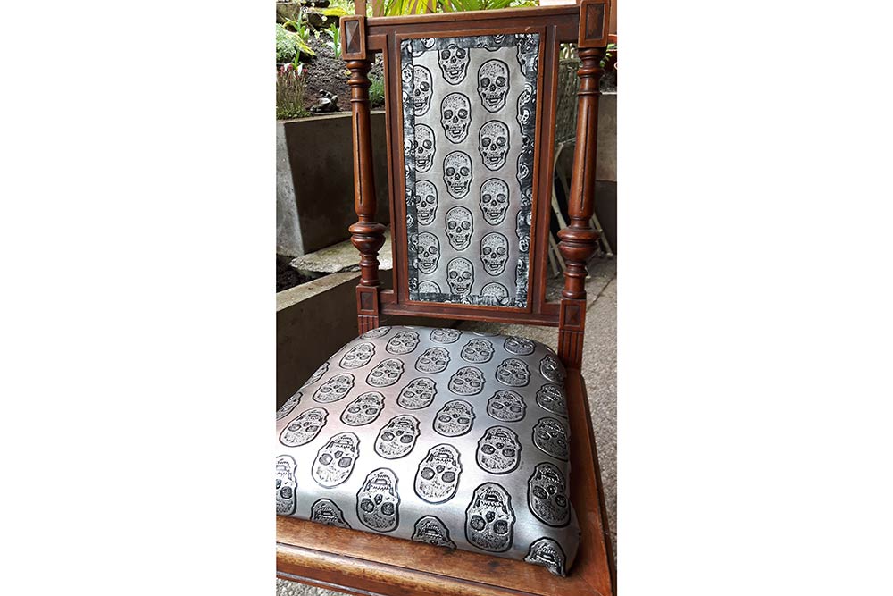 Kunstleder Prägestoff Totenköpfe
