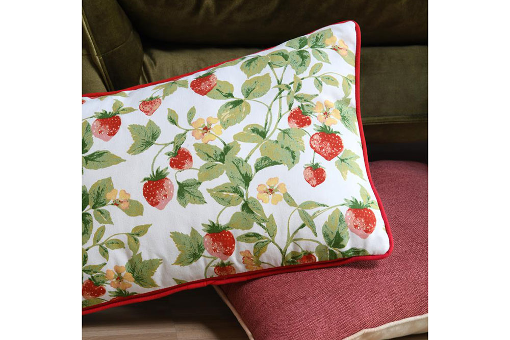 Baumwollstoff Köperbindung - Erdbeer-Ranken