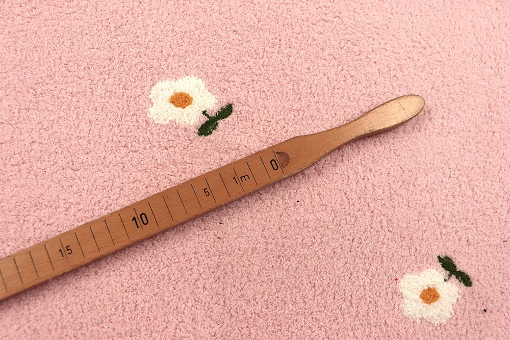 Flausch-Teddy bestickt - Blümchen