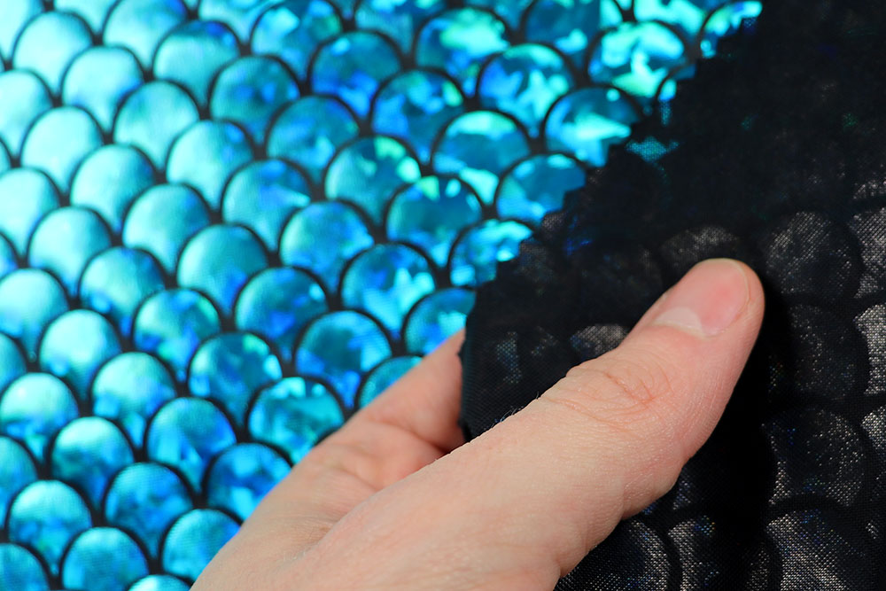 Hologramm-Folienstoff Schuppe - Schwarz/Aqua