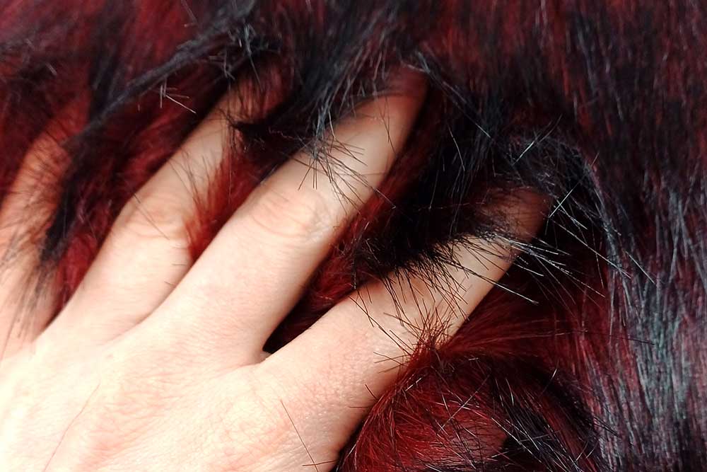 Taiga-Wolf - Pelz-Imitat - Rot/Schwarz