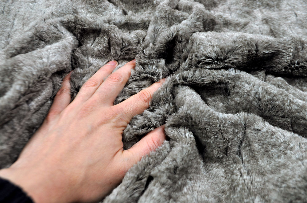 Dunkles Flauschkaninchen - Fellimitat