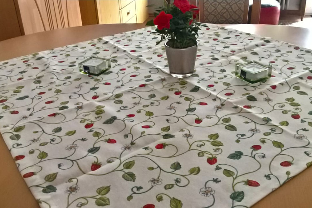 Dekostoff - Erdbeer Traum - Creme