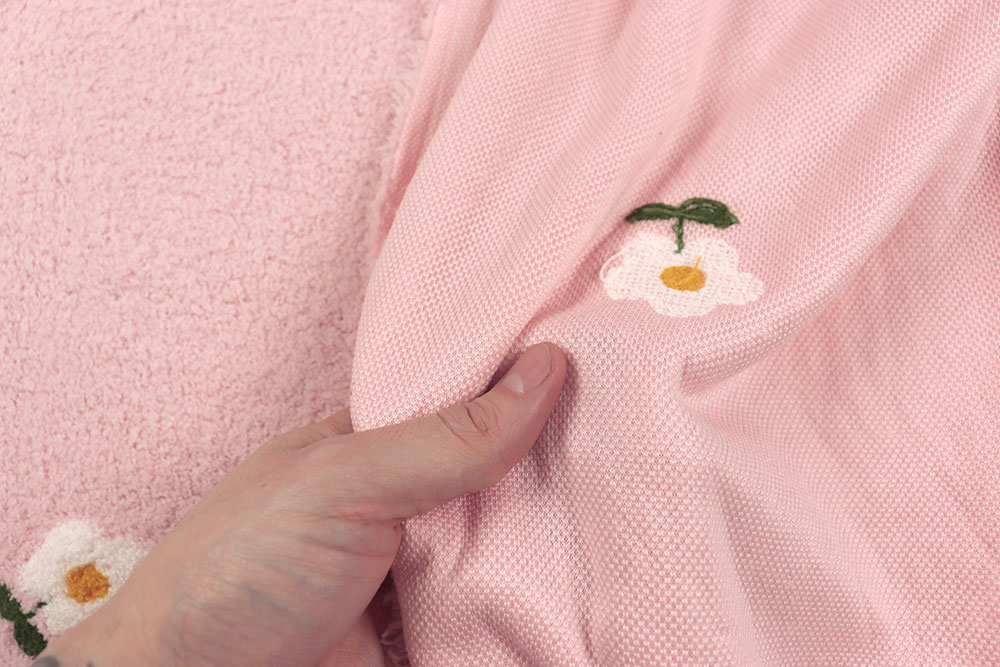 Flausch-Teddy bestickt - Blümchen