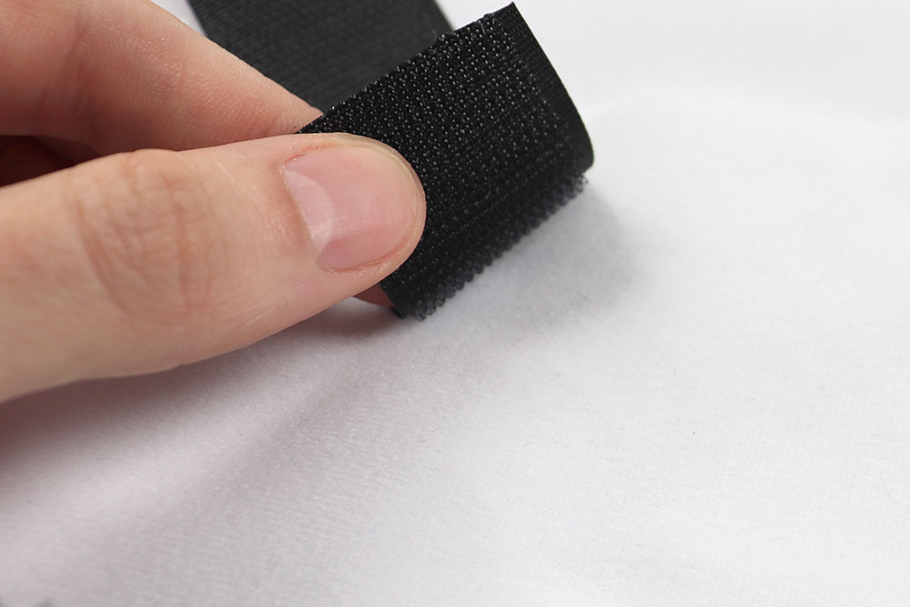 Klett-Velours - schwer entflammbar B1 - Weiß